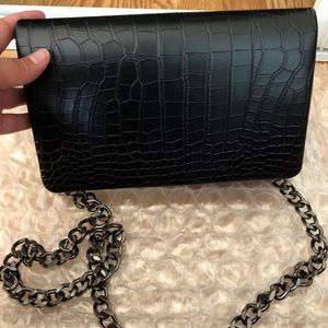 Purse with long chain